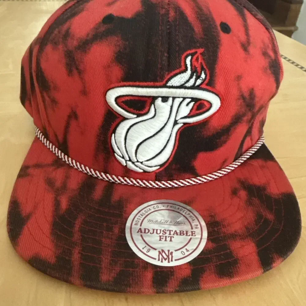 MIAMI HEAT RED & BLACK CAMO CAP HAT BY MITCHELL & NESS - OSFA